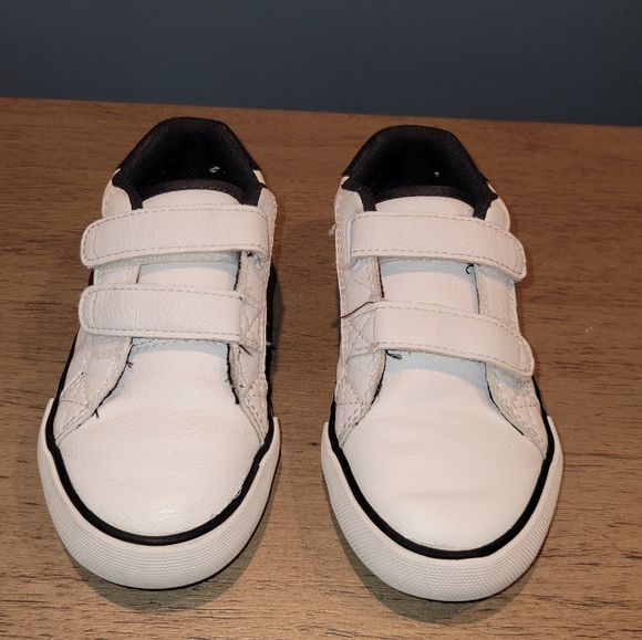 Toddler Children’s Place White Shoes - Picture 3 of 7